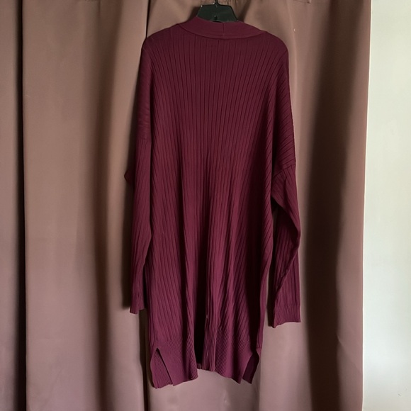 Beautifully soft extra long cardigan. A perfect addition to your fall wardrobe. - Picture 3 of 4